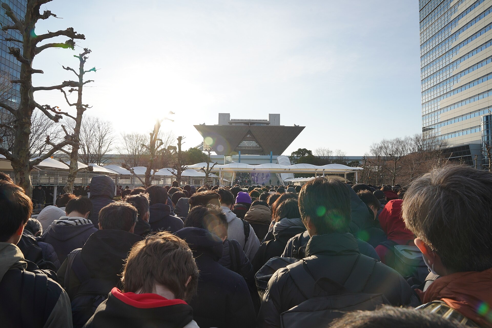 Tokyo Big Sight beyond a waiting crowd at Winter Comiket C107, 31 December 2025.