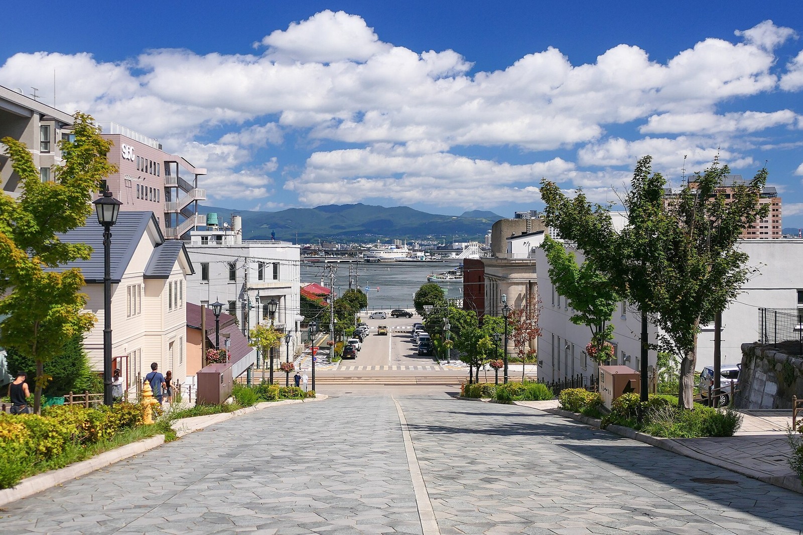 Hachimanzaka and the harbour beyond, in September.