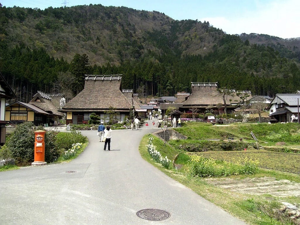 The village approach and thatched houses in April 2006.