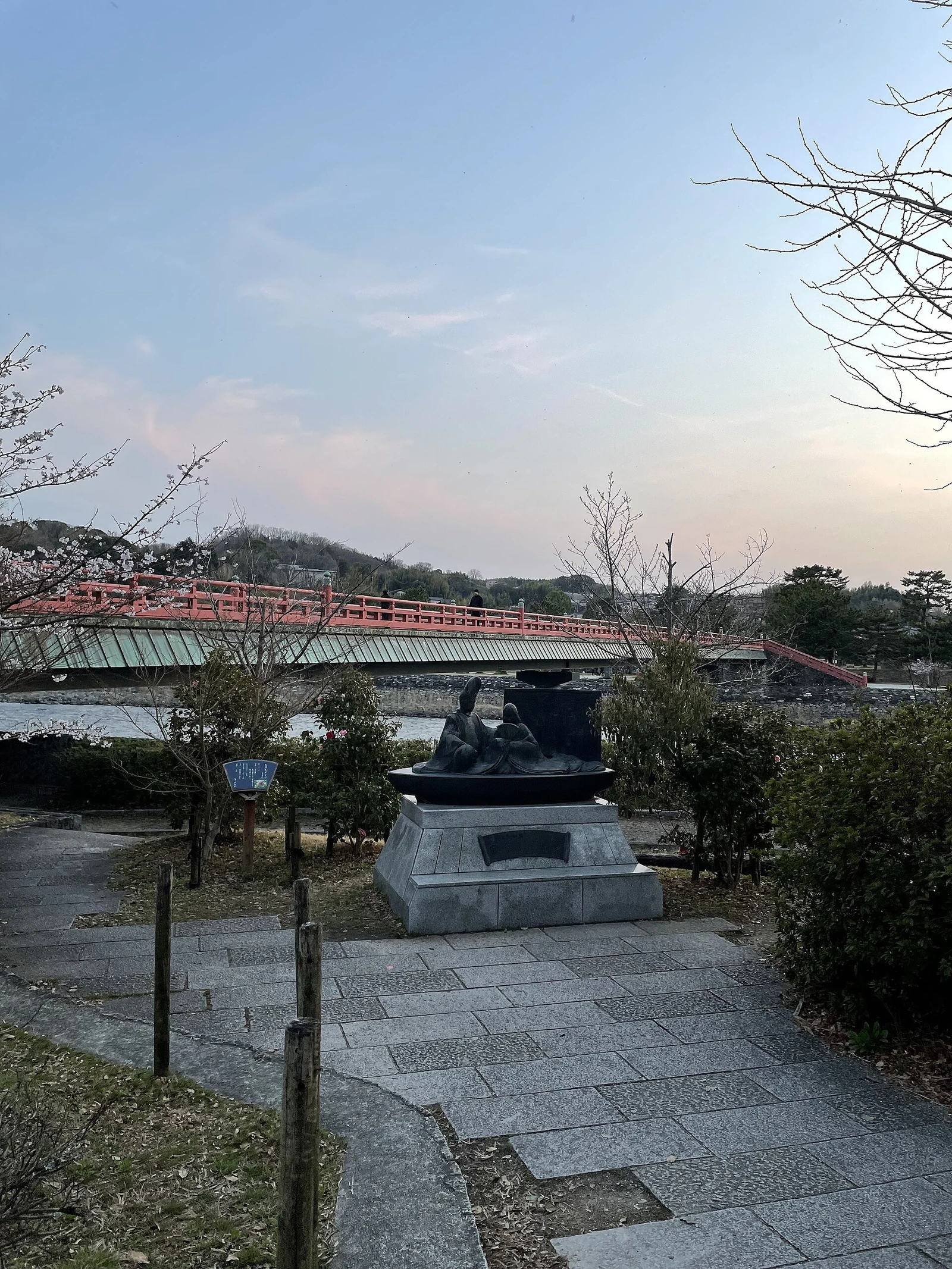 Asagiri Bridge and a statue associated with The Tale of Genji.