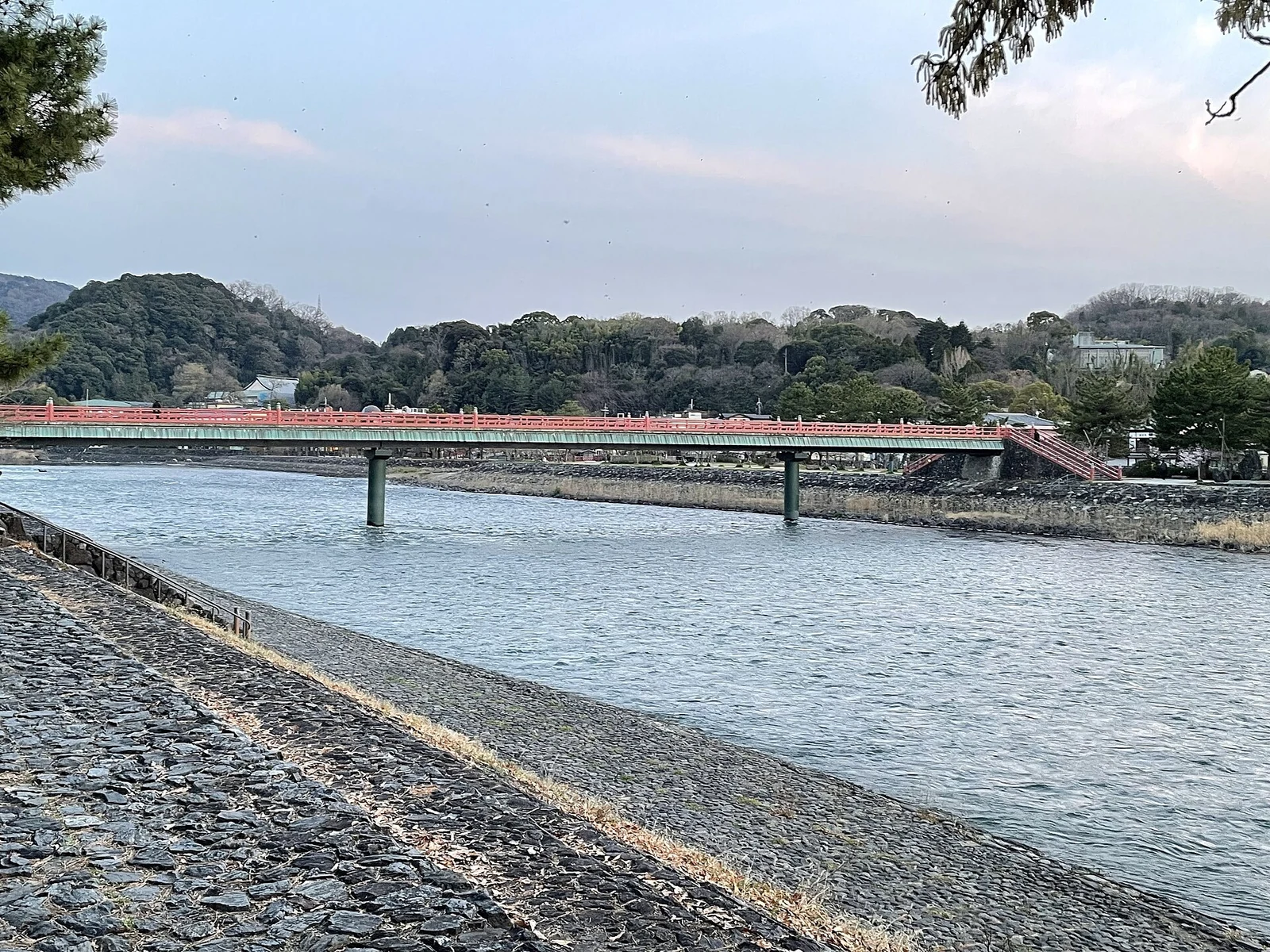Another view across the Uji River towards Asagiri Bridge.