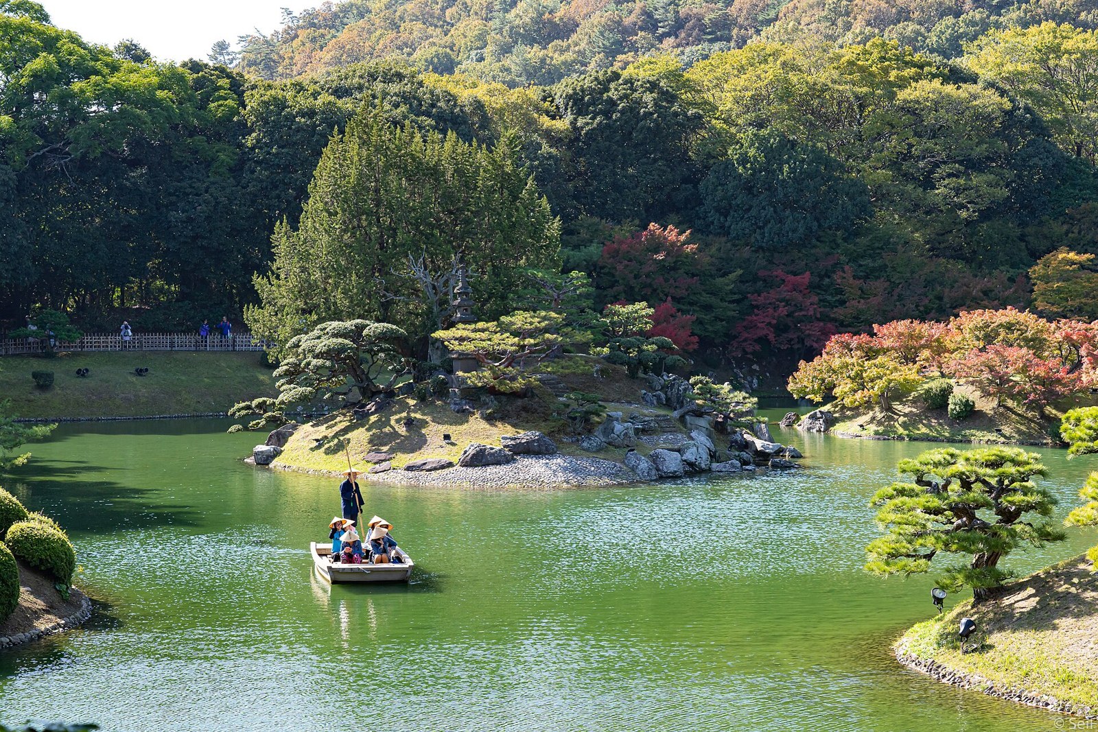 Ritsurin Garden is one of the most famous historical gardens in Japan. The garden is situated in the city of Takamatsu and is considered one of its main attractions. The garden contains a tea house, various folk art and craft exhibits, as well as various folk art and craft items for sale.