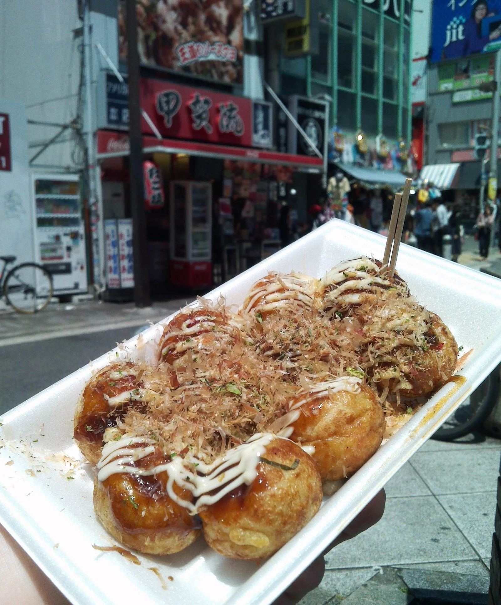 A boat of takoyaki from Kogaryu in Amerikamura.