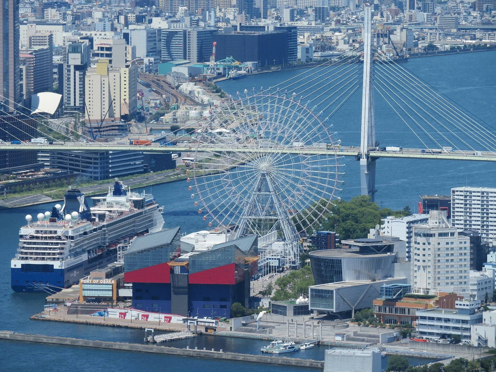 The aquarium and Tempozan Ferris Wheel on the waterfront.