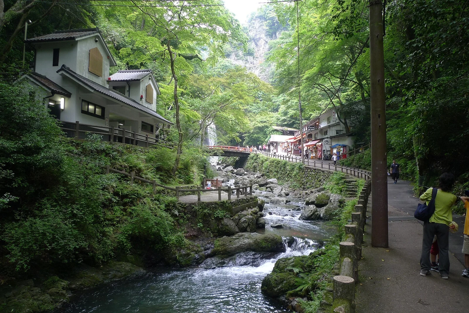 Buildings and the river along the Minoh walk in June 2011.