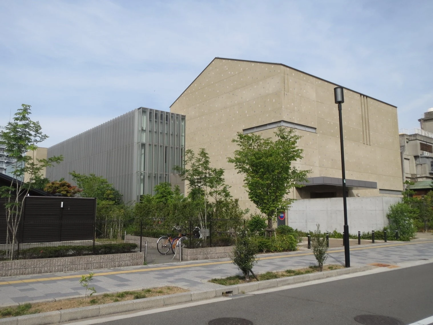 The exterior of Sakai Risho no Mori in May 2020.