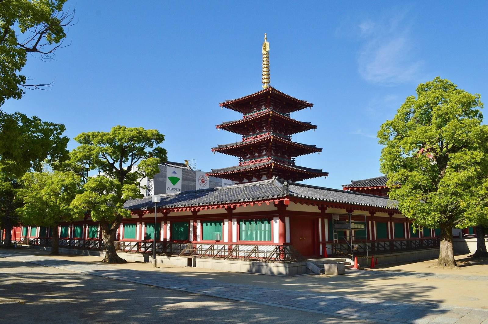 Shitennoji’s main hall and five-storey pagoda.