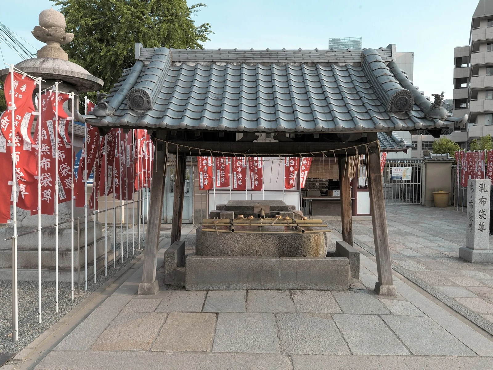 A small roofed structure within the temple grounds.