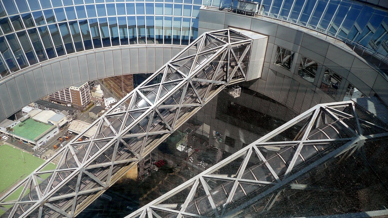 A closer view of the building’s connecting escalators in 2011.