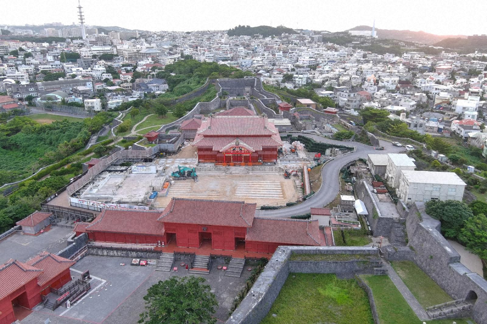The Seiden and courtyard during restoration, seen from the front.