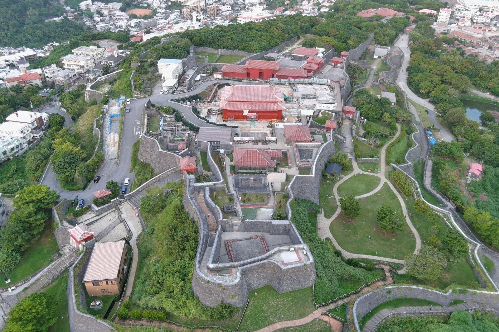 The castle grounds and walls seen from the opposite direction.