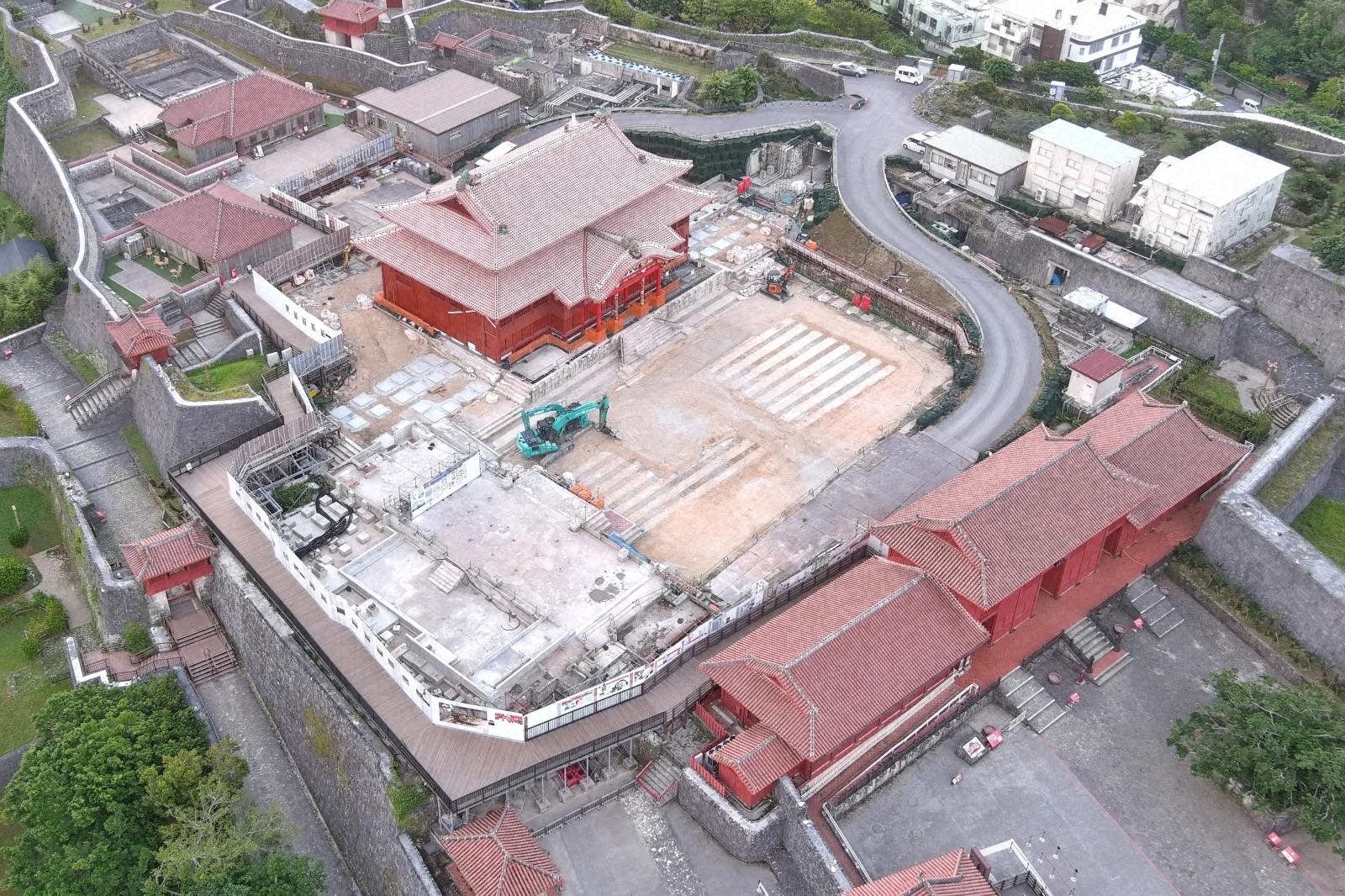 An oblique aerial view of the Seiden roof and courtyard.