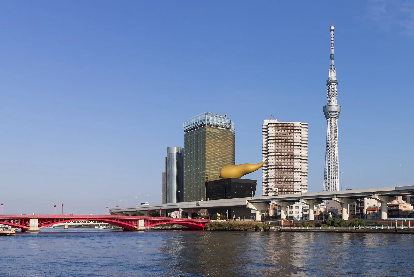 Azuma Bridge, the Sumida River and Tokyo Skytree seen from Asakusa.