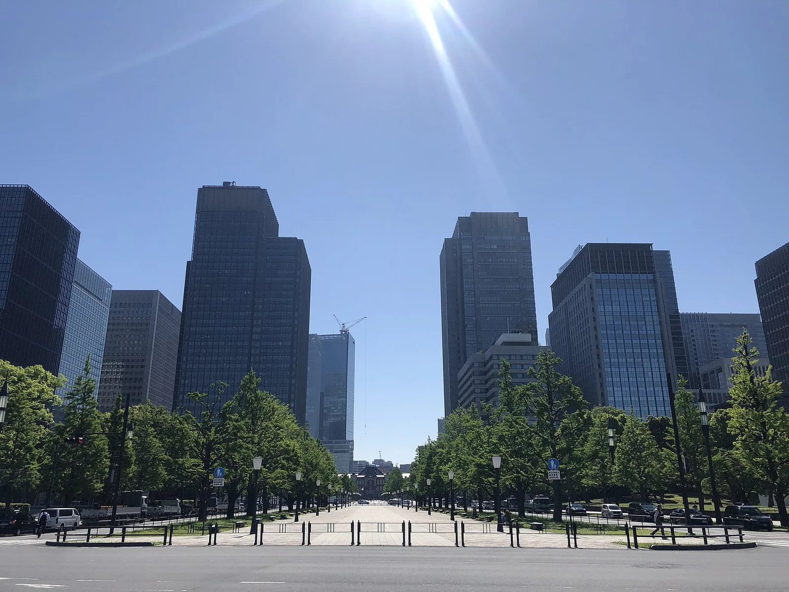 A spring view of Marunouchi, around Tokyo Station.