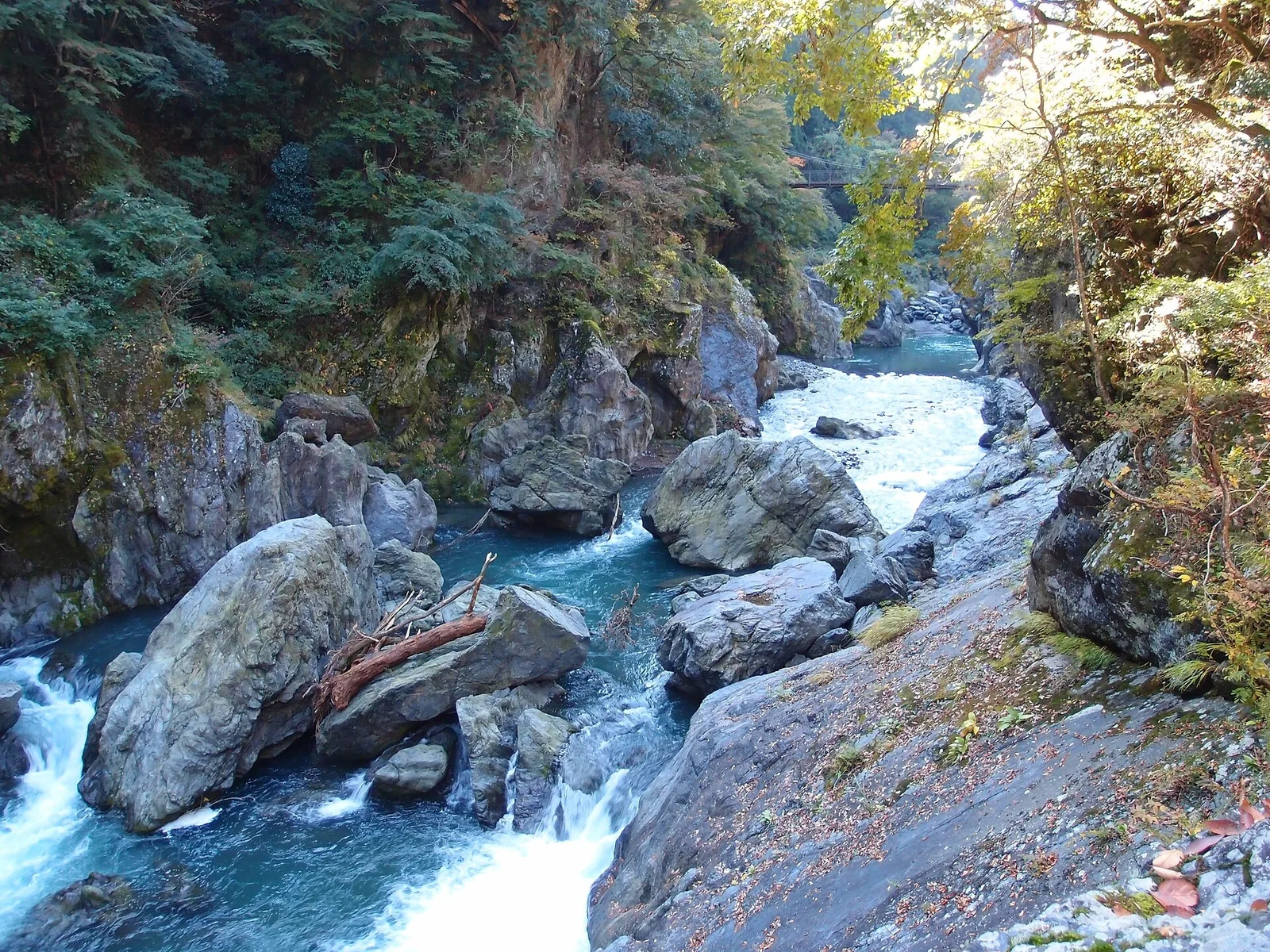The Tama River at Hatonosu Valley, photographed in autumn 2013.